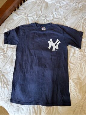 #24 MARTINEZ New York Yankees- Navyw white screened Logos tee. Mens MEDIUM.